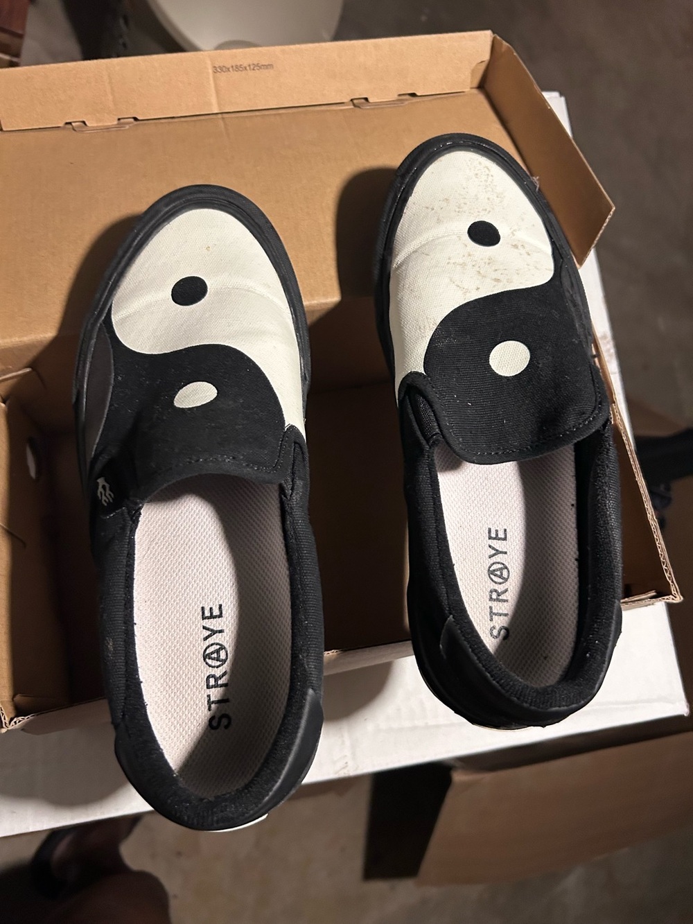 Straye  Yin Yang Slip-On Shoes - Black & White